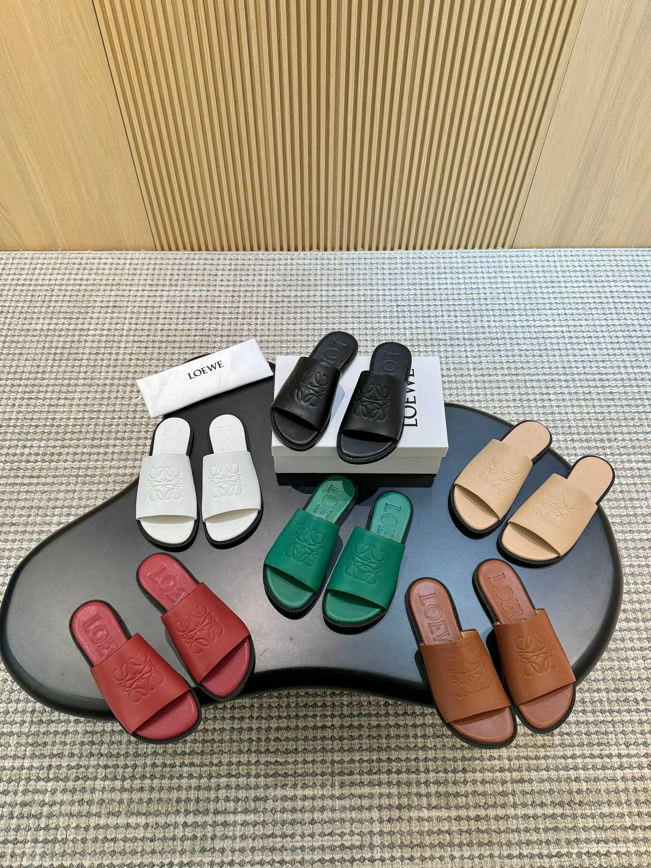 👟👟Ex-factory price 340👟👟 Genuine leather sole +40 LOEWE 25th spring and summer new style, same style for men and women, six colors to choose from. Code number:35-45